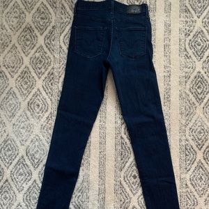 Levi’s 311 shaping skinny jean
